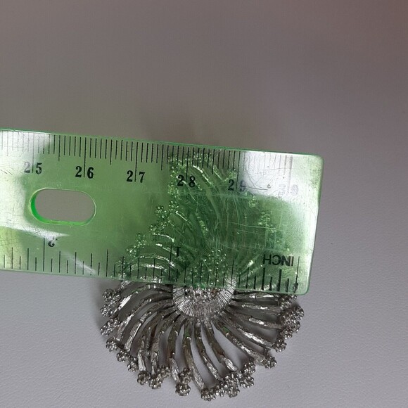 Vtg LISNER silver-tone floral starburst swirl brooch pin signed no rhinestones - Picture 8 of 12